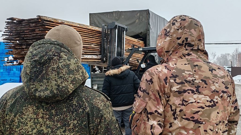 ​Ярославцы передали участникам СВО партию строительных материалов
