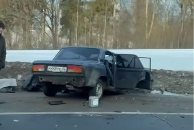 В результате ДТП с фурой в Ярославской области погиб водитель ВАЗа