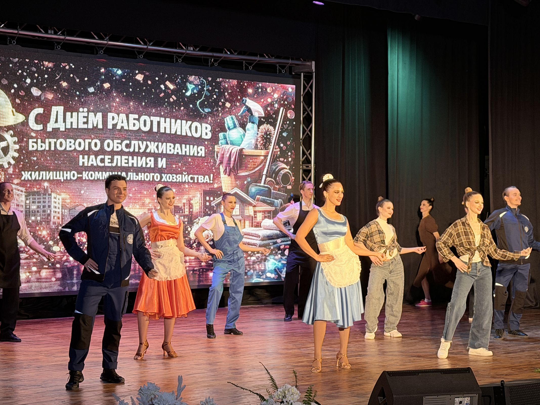 Специалистов сферы ЖКХ наградили в преддверии профессионального праздника