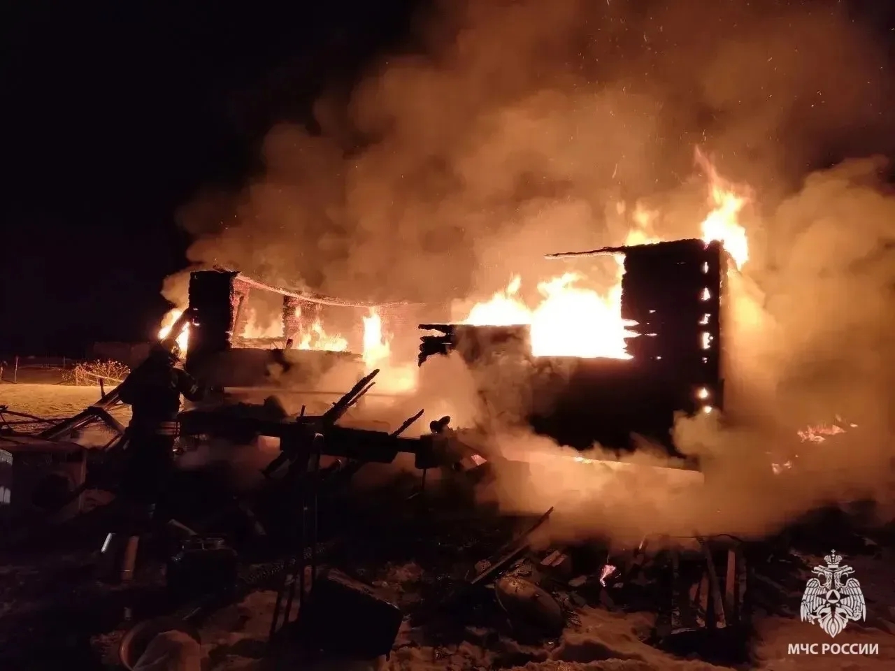 При пожаре в Ярославской области погибла женщина, пострадал мужчина