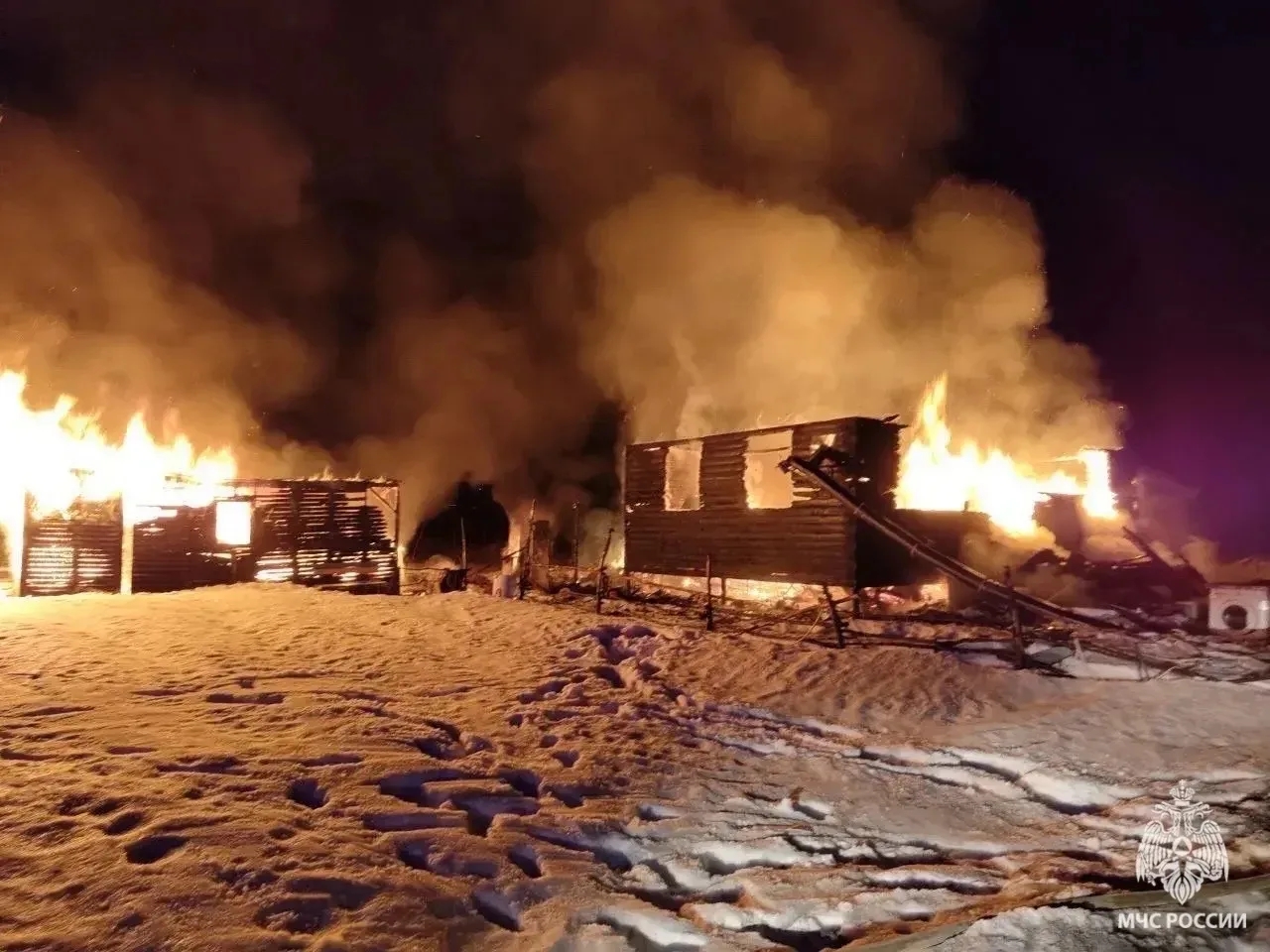 При пожаре в Ярославской области погибла женщина, пострадал мужчина