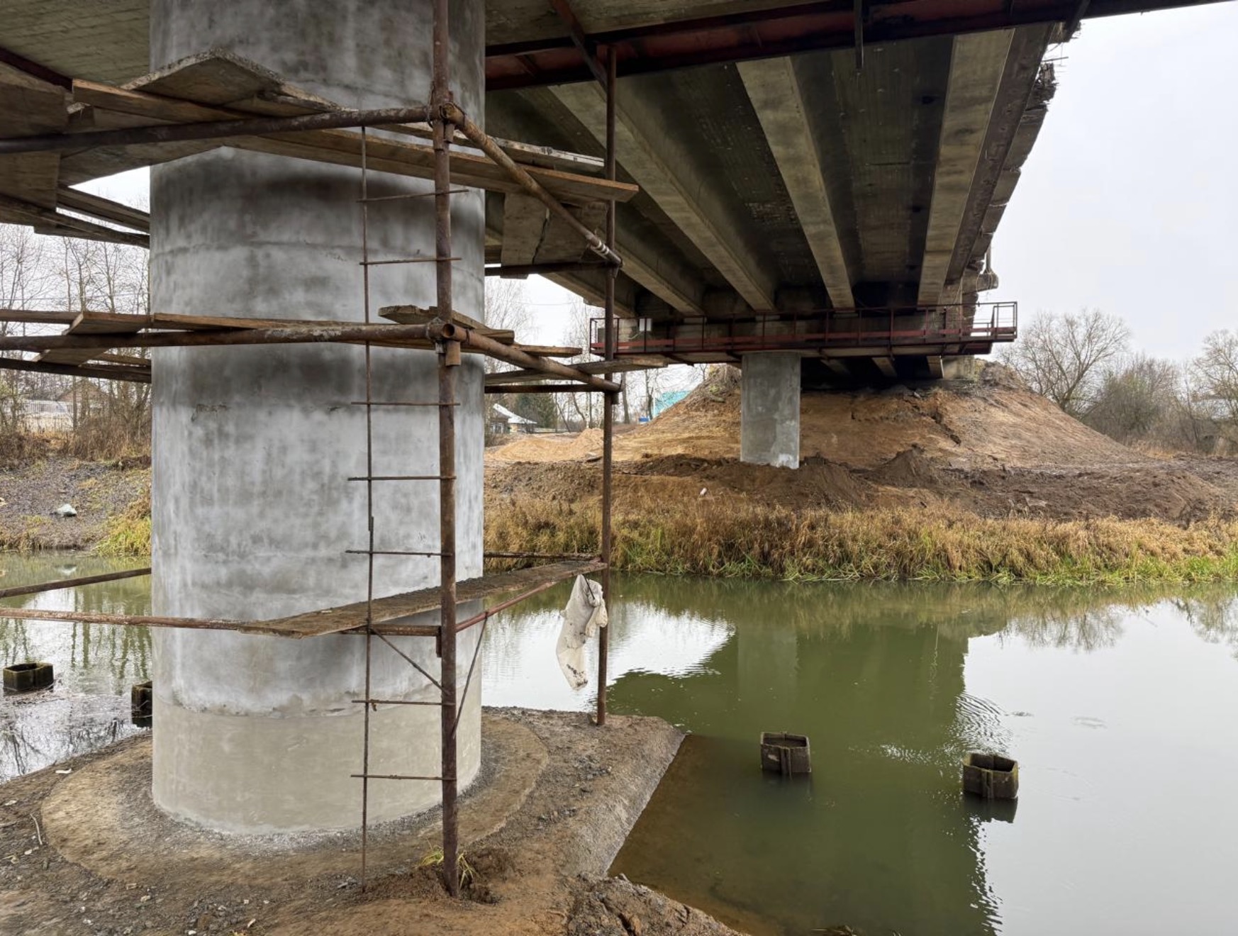 ​Капитальный ремонт моста через реку Устье в Ярославской области выполнен более чем наполовину
