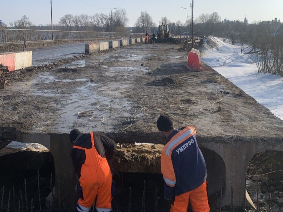 ​Капитальный ремонт моста через реку Устье в Ярославской области выполнен более чем наполовину
