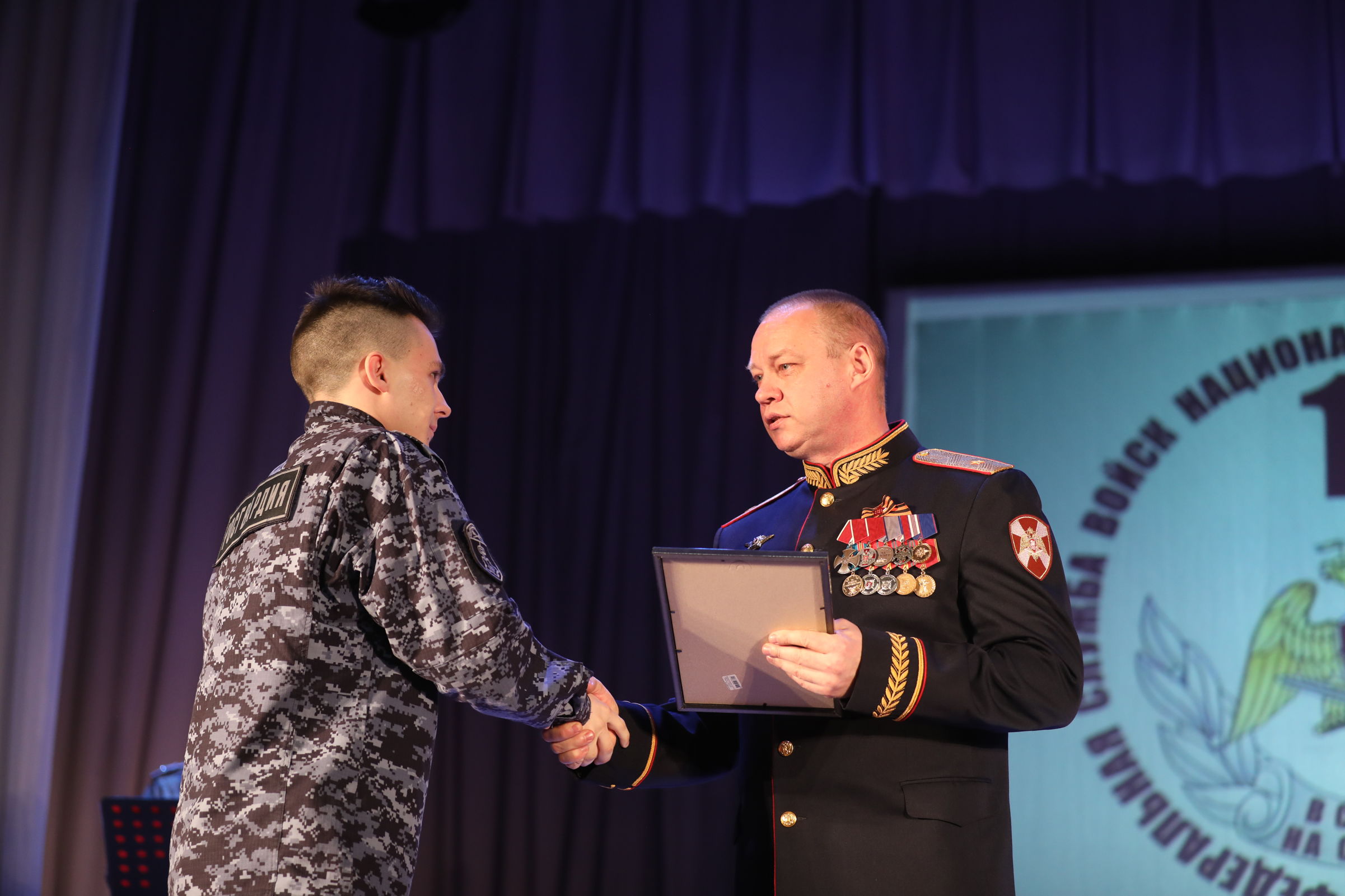 ​Сотрудники и военнослужащие ярославского подразделения Росгвардии отмечены наградами