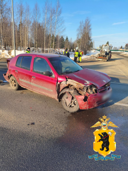 В столкновении с микроавтобусом на трассе М8 в Ярославской области пострадал водитель иномарки