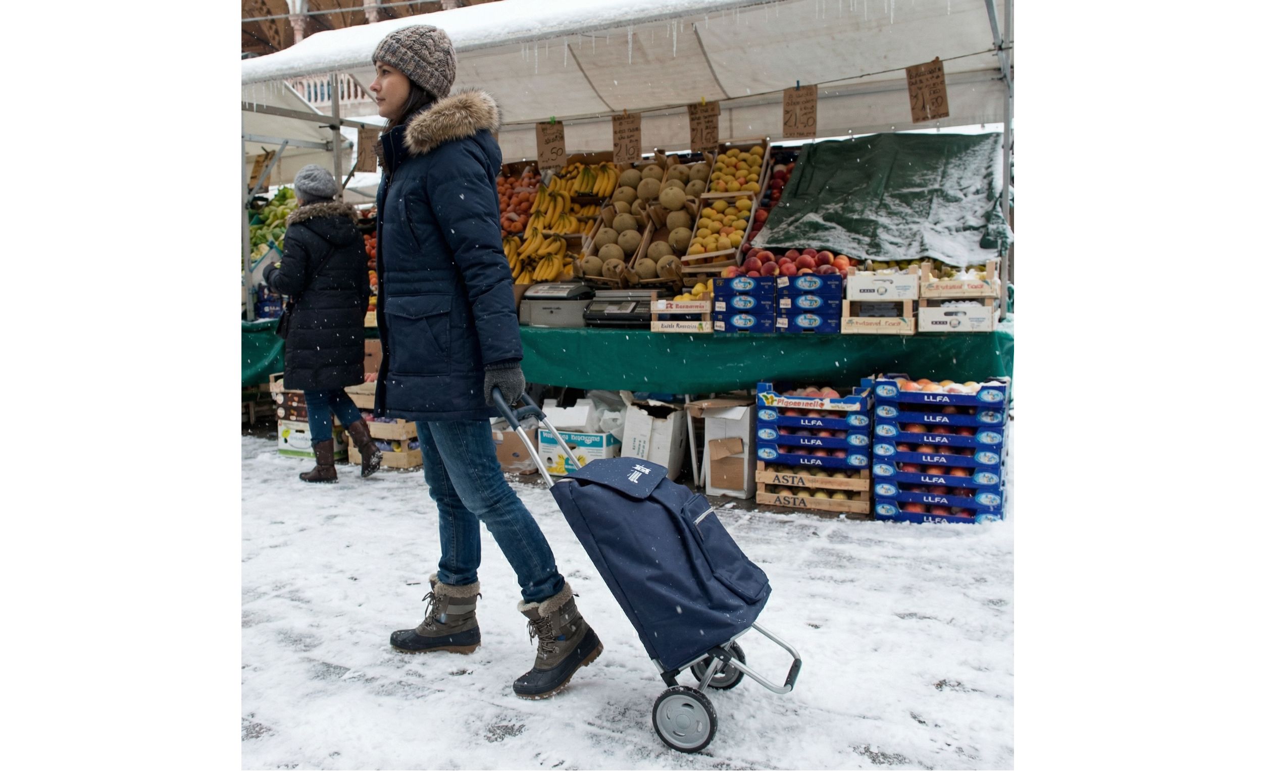 Ярославцы возвращаются к сумкам-тележкам и авоськам
