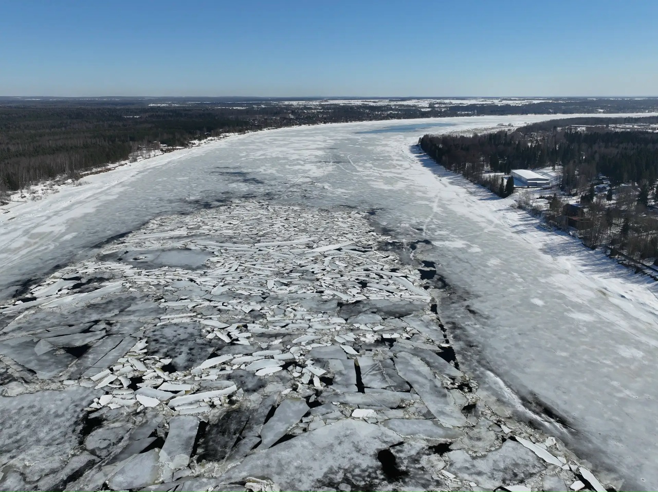 Под Ярославлем началось движение льда