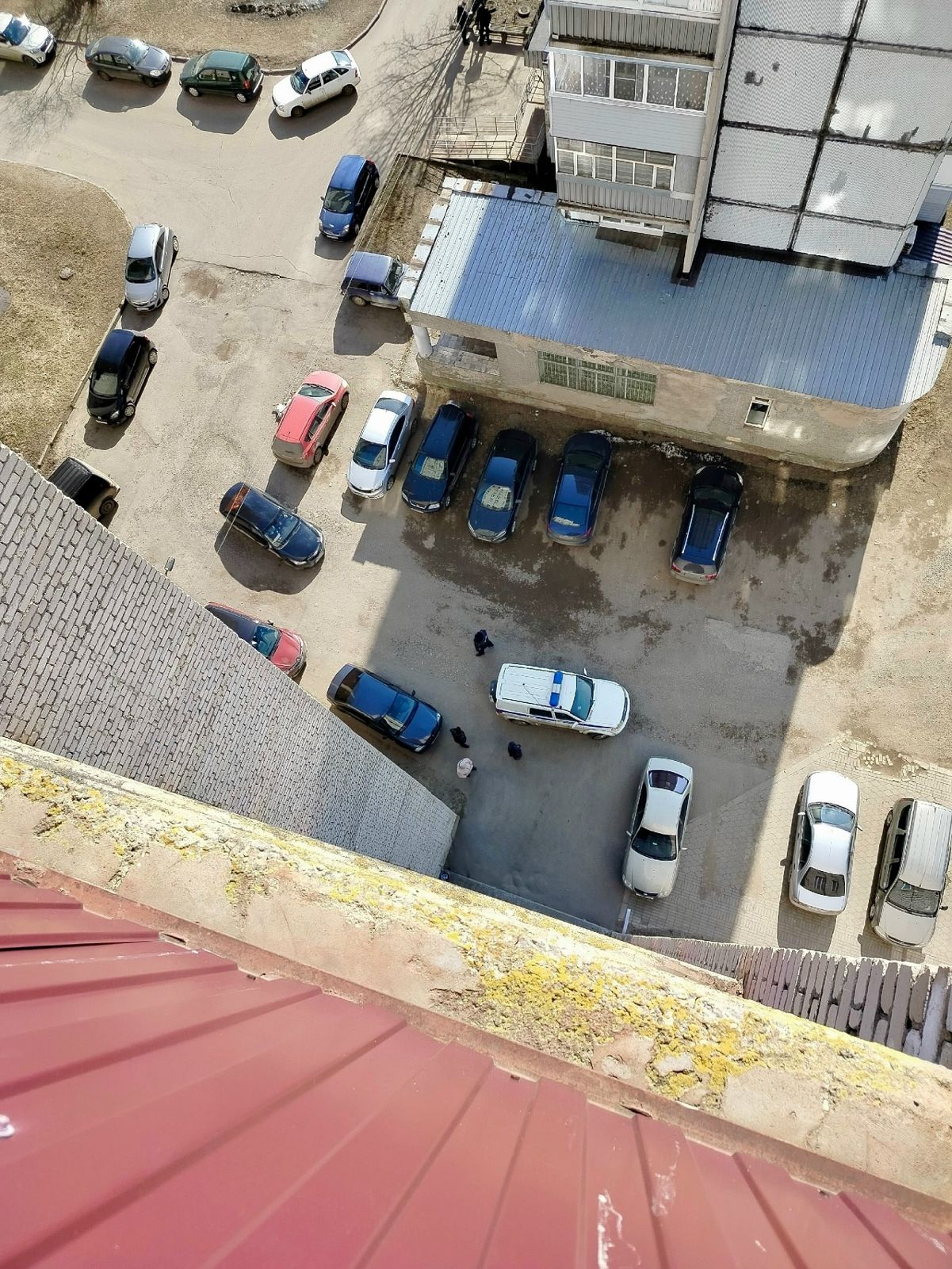 В Рыбинске подросток выпала с балкона многоэтажного дома