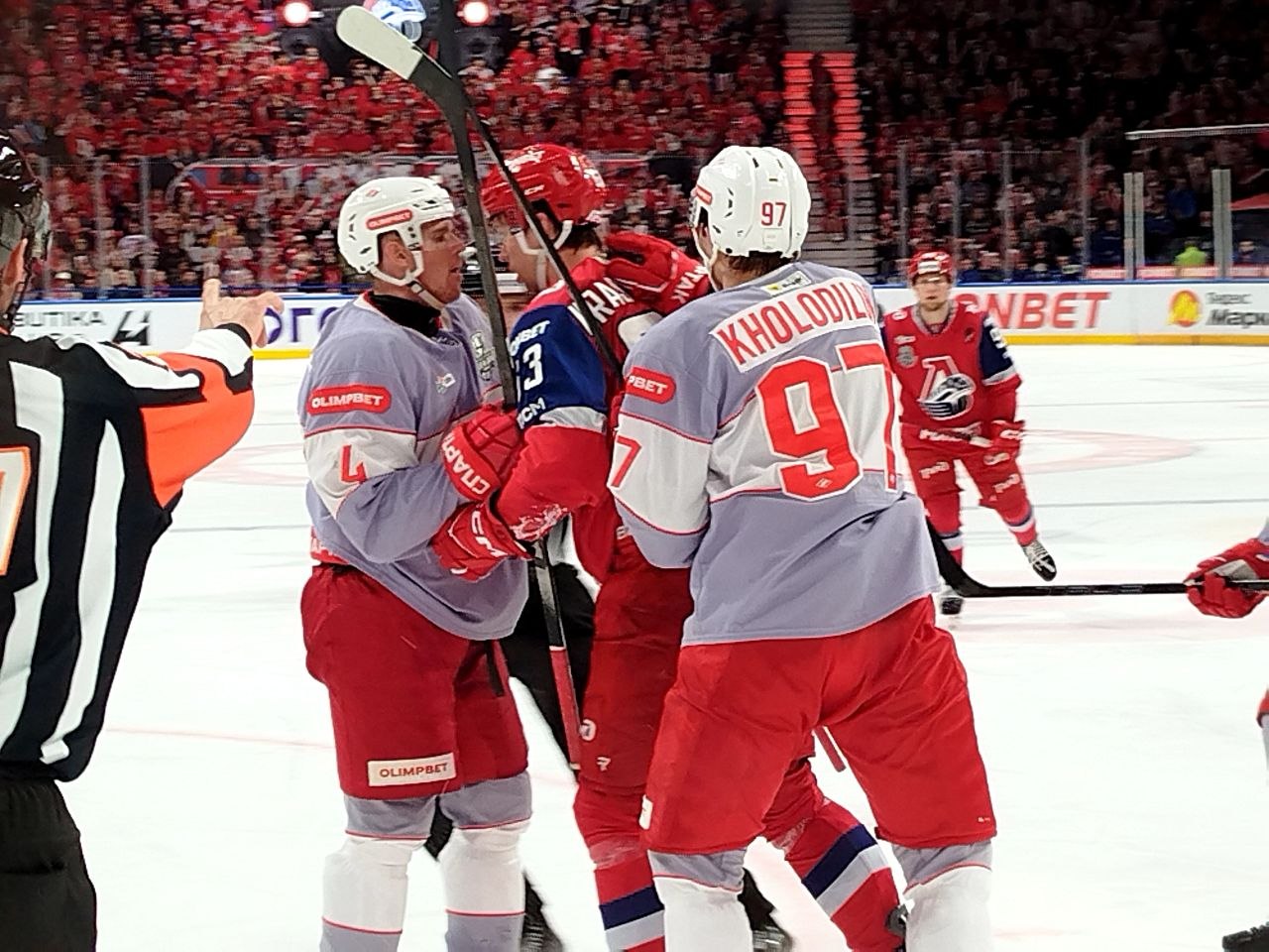 «Локомотив» в овертайме проиграл «Спартаку» во втором матче серии