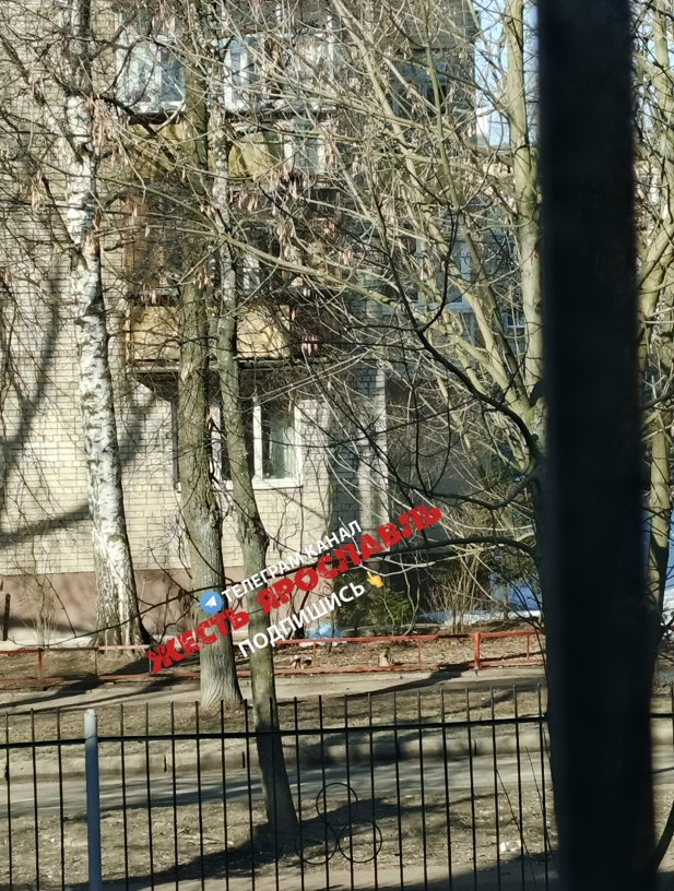 В Ярославле погиб выпавший из окна мужчина