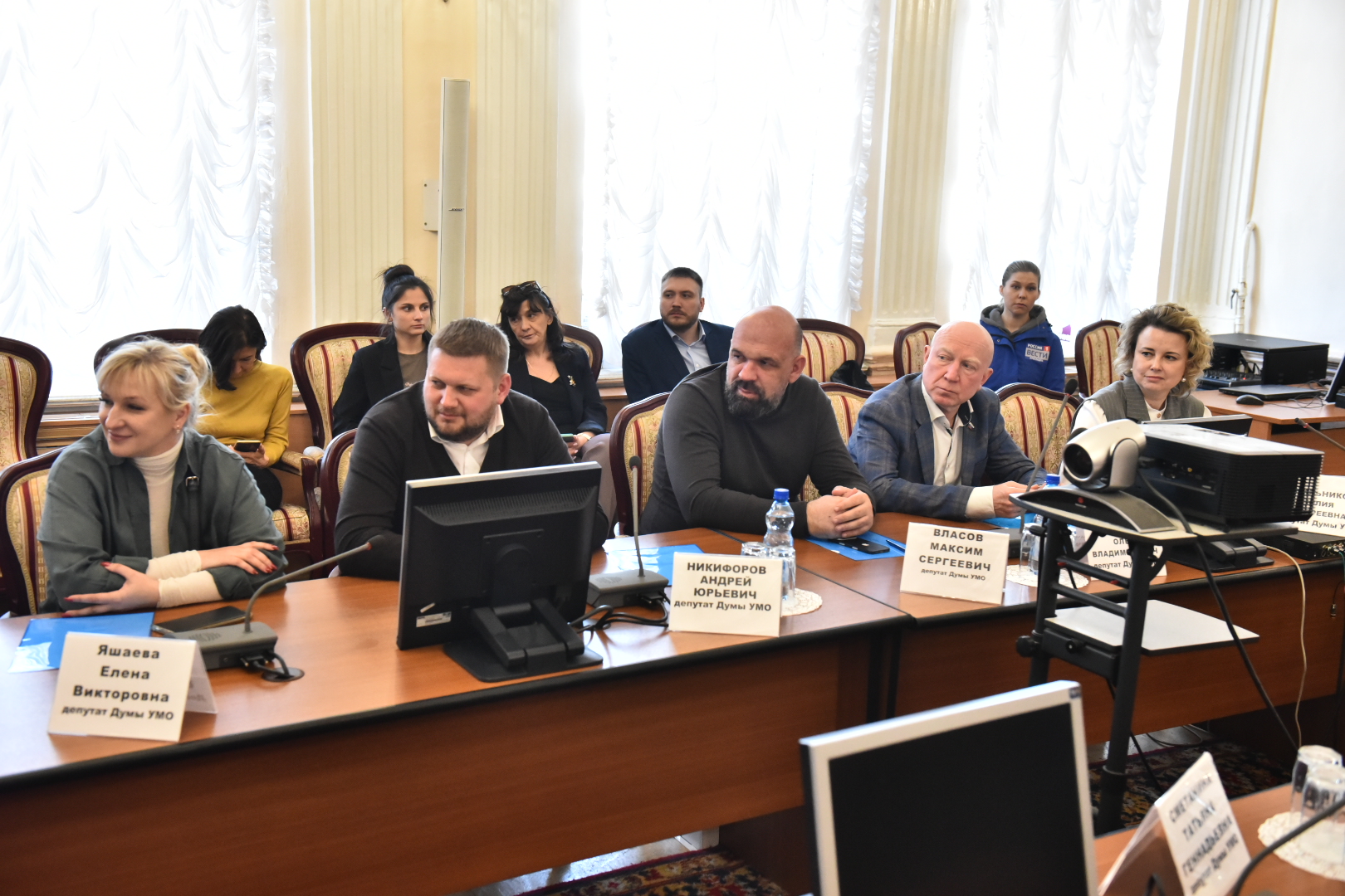 ​Михаил Евраев обсудил с депутатами и медиками Углича реализуемые проекты и изменения