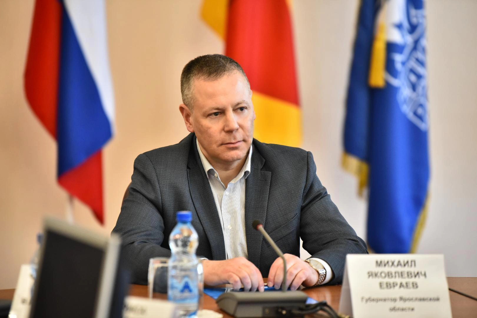 ​Михаил Евраев обсудил с депутатами и медиками Углича реализуемые проекты и изменения