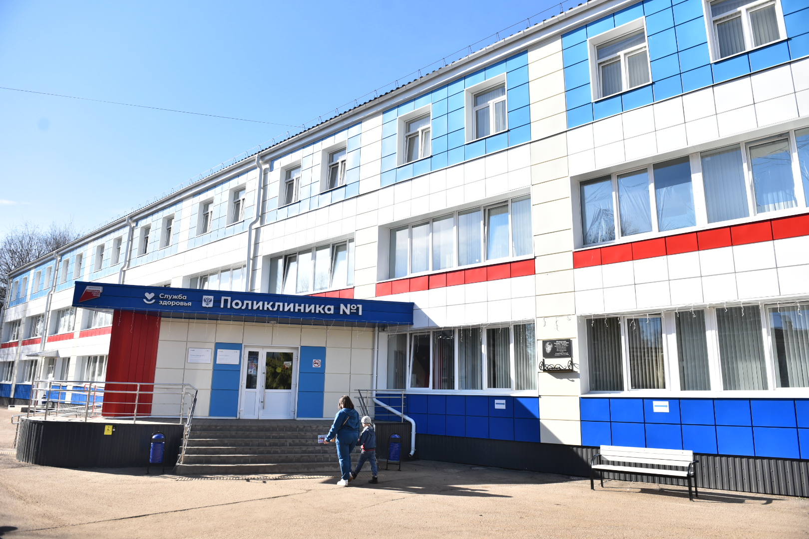 ​Михаил Евраев обсудил с депутатами и медиками Углича реализуемые проекты и изменения