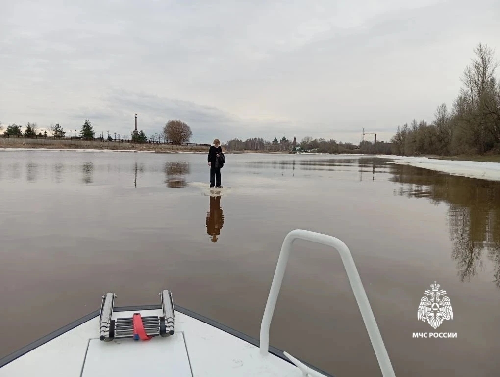 В Ярославле подростка спасли с оторвавшейся льдины