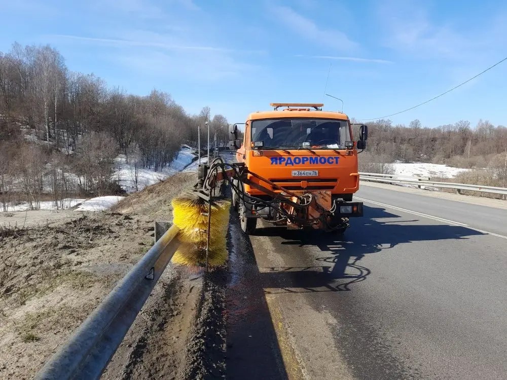 Дороги Ярославской области приводят в порядок после зимы