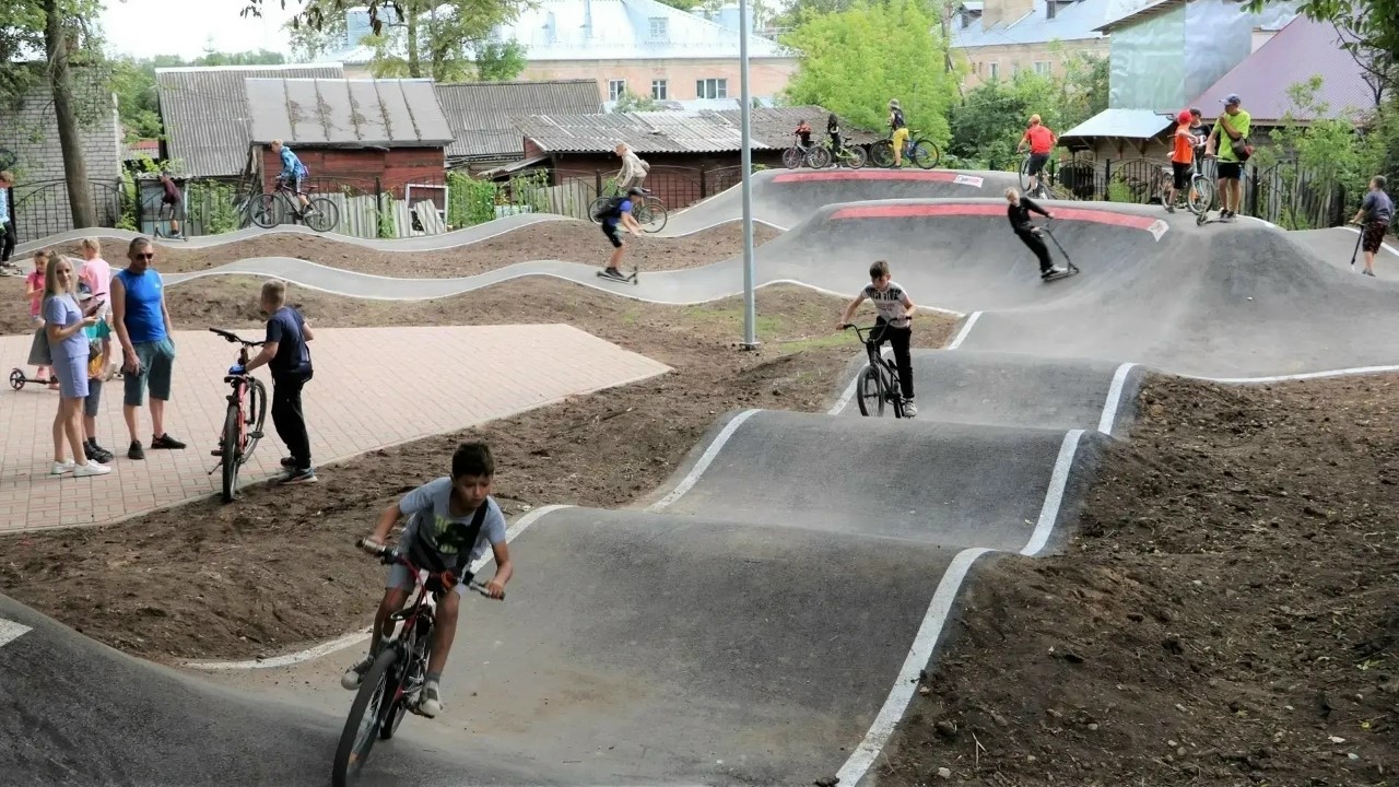 Детский парк в Данилове благоустраивают по нацпроекту