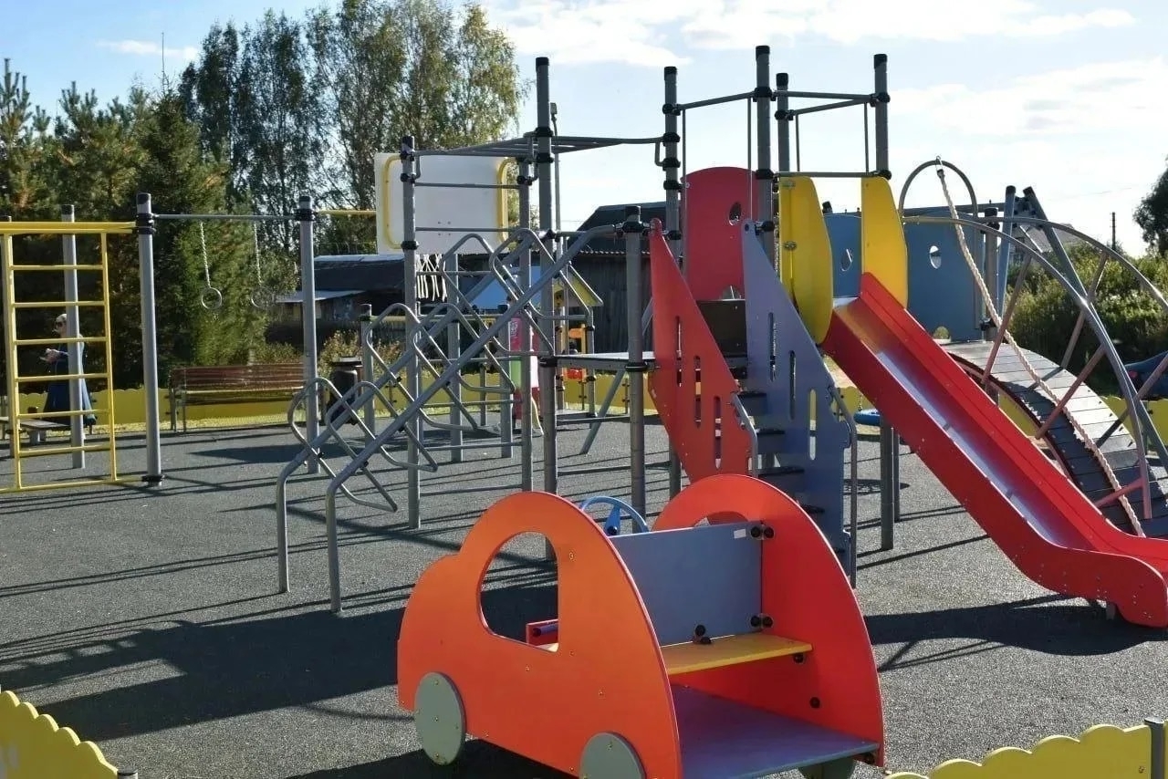 Михаил Евраев поручил привести в порядок детские и спортивные площадки Ярославской области