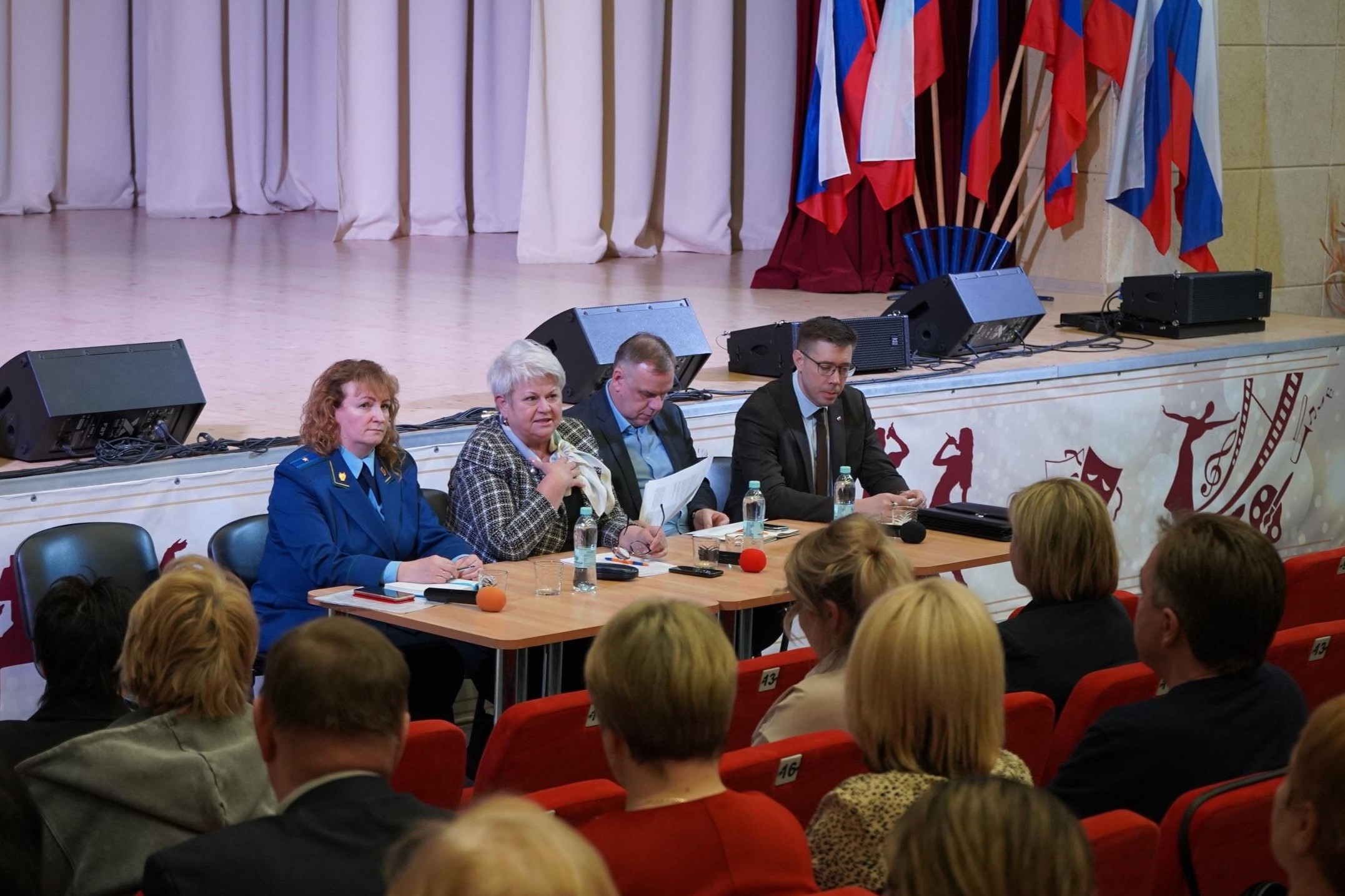 Более 1800 ярославцев приняли участие во встречах с представителями органов власти