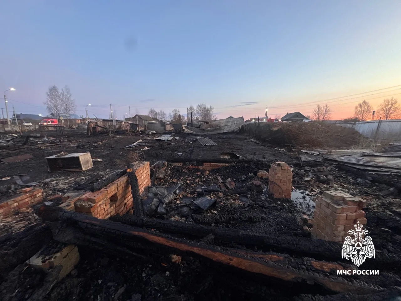 При пожаре под Ярославлем погибли два человека, один пострадал, спасли 30 телят