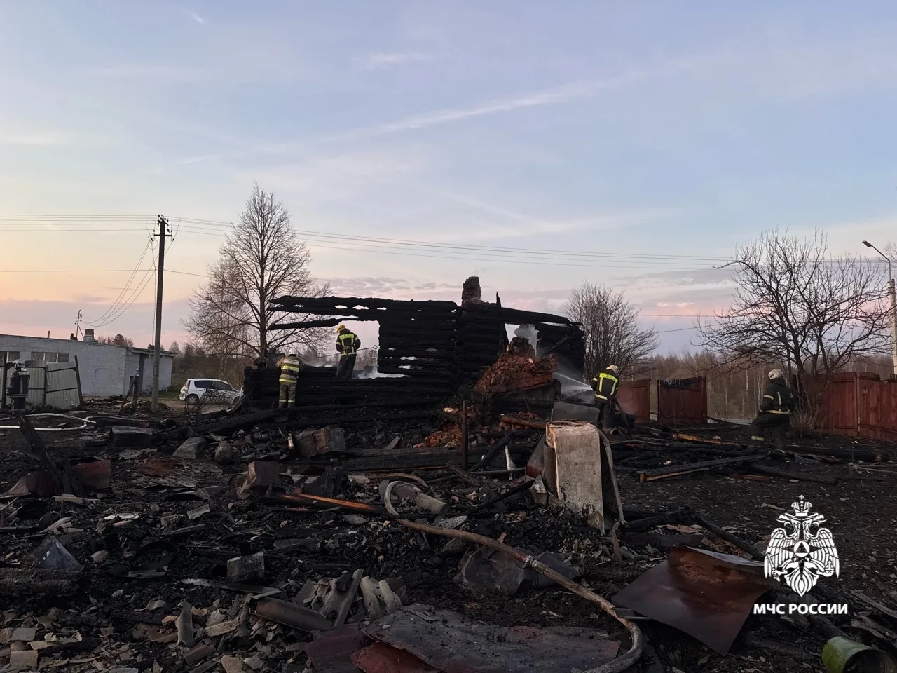 При пожаре под Ярославлем погибли два человека, один пострадал, спасли 30 телят