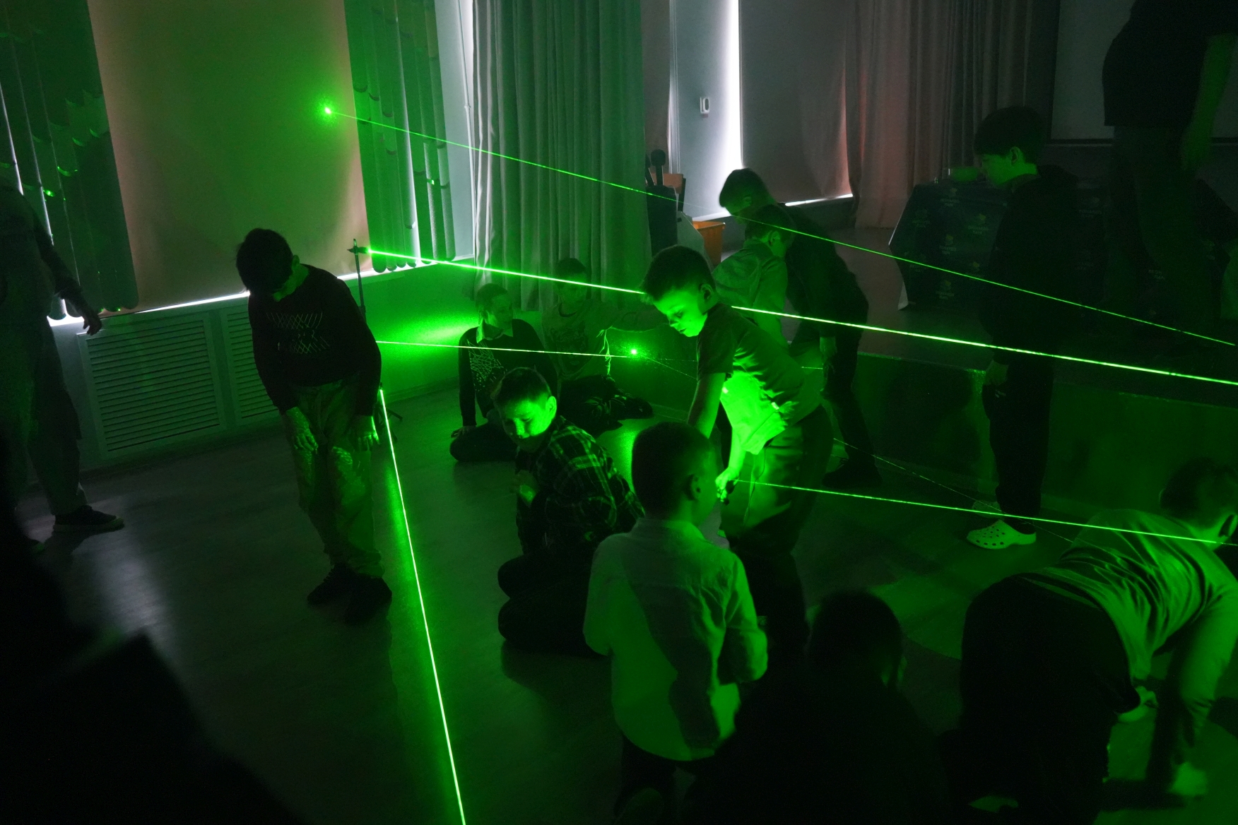 Световое шоу и уроки безопасности: энергетики «Ярэнерго» устроили праздник в школе-интернате №6