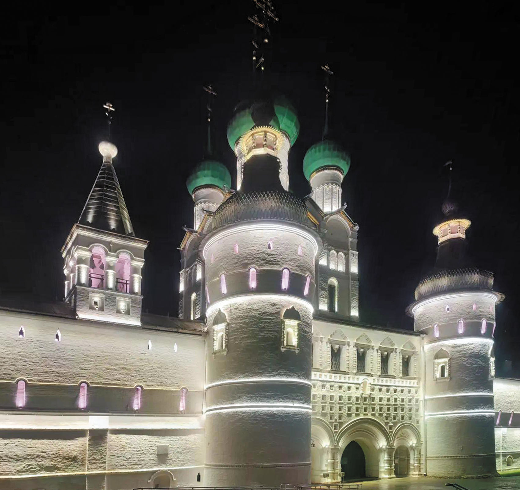 Световая симфония городов: в Ярославской области подвели итоги проекта архитектурной подсветки