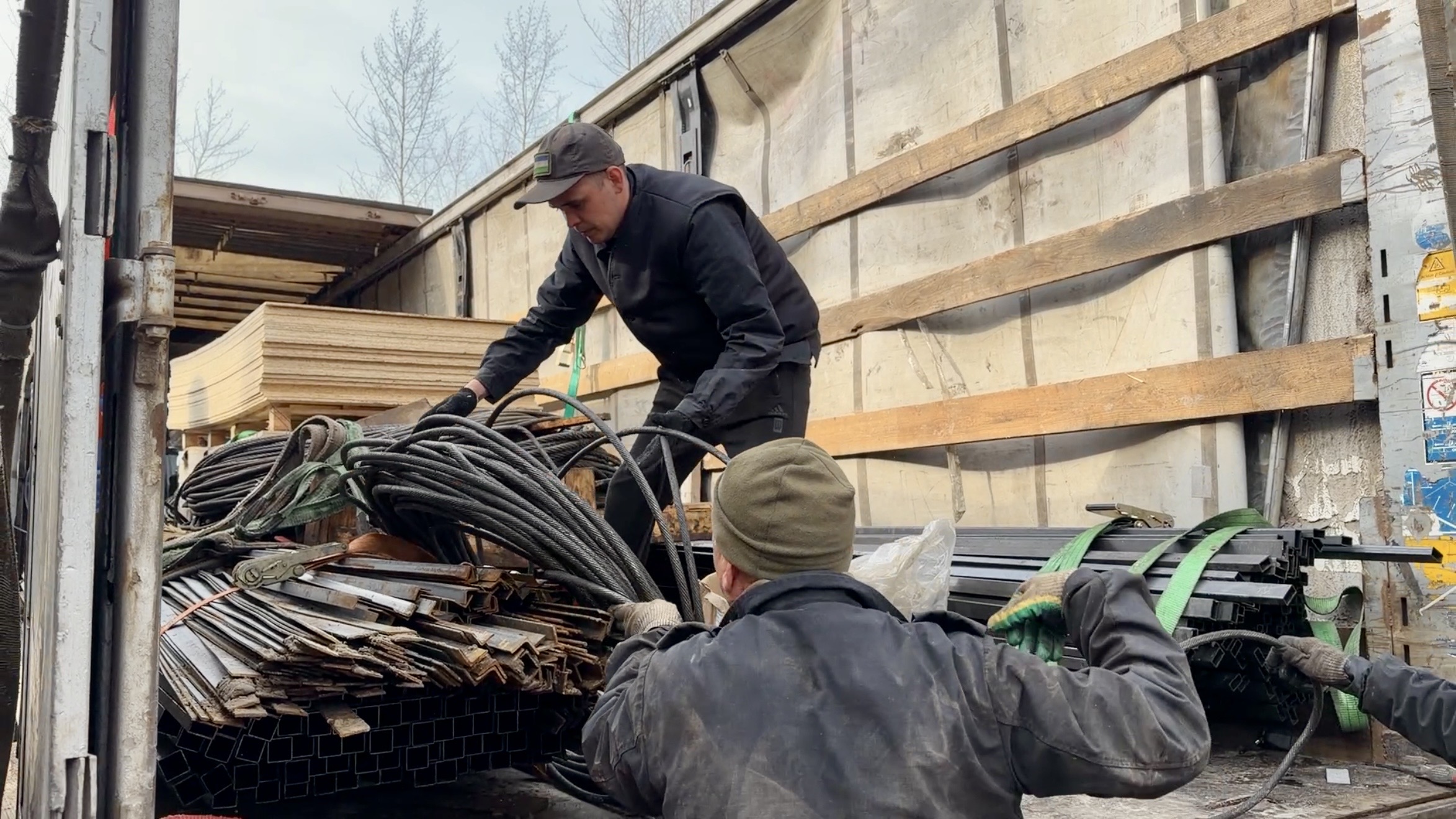 От масксетей до мотоцикла: бойцы на краснолиманском направлении получили 15 тонн груза от жителей Ярославской области