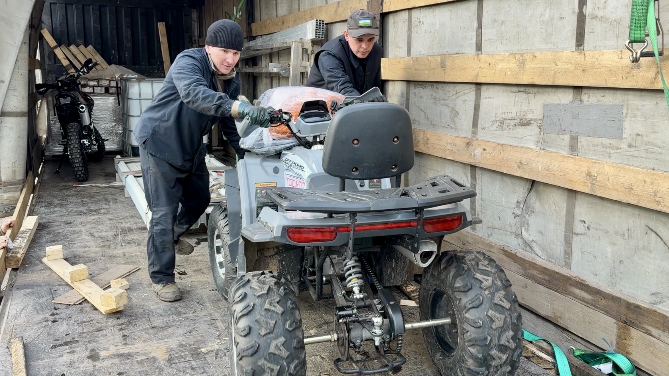 От масксетей до мотоцикла: бойцы на краснолиманском направлении получили 15 тонн груза от жителей Ярославской области