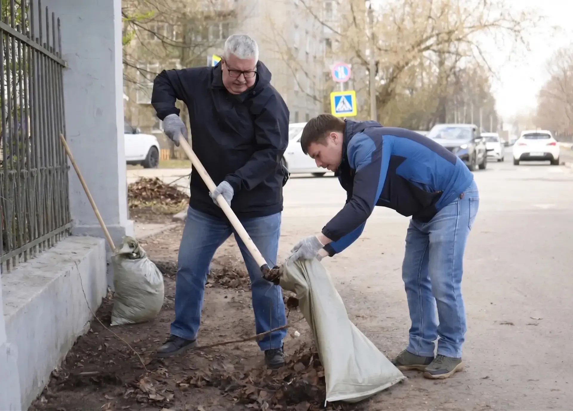 В ярославском филиале «Россети Центр» прошел день весеннего благоустройства