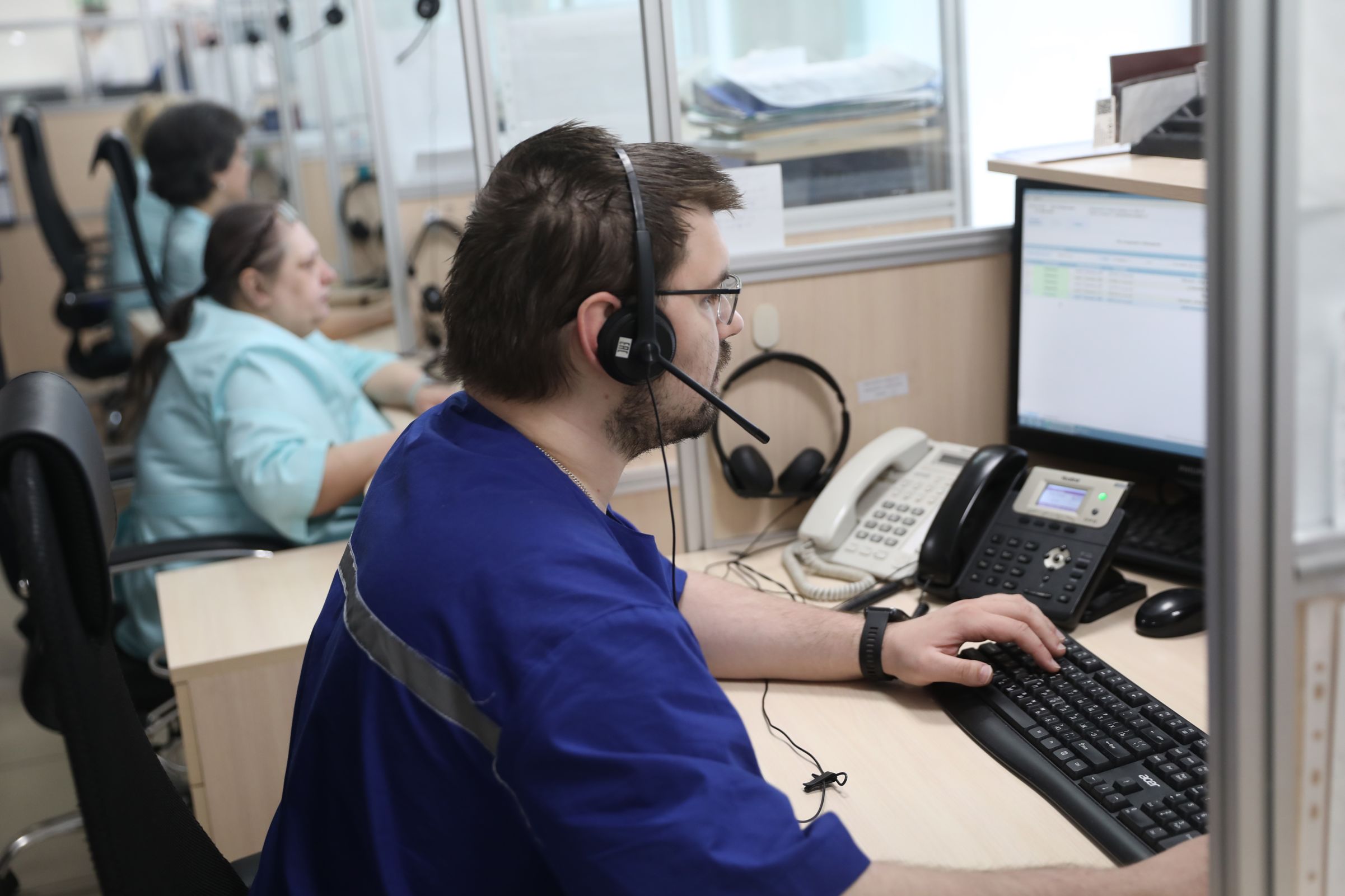 Ярославских сотрудников скорой помощи поздравили с профессиональным праздником