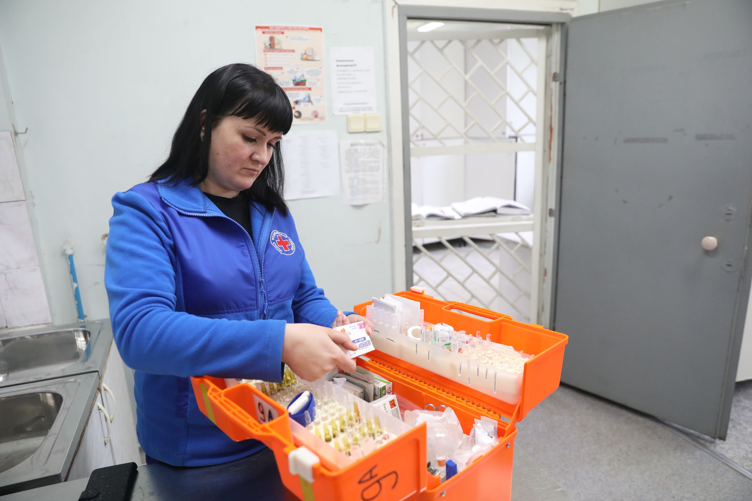 Ярославских сотрудников скорой помощи поздравили с профессиональным праздником