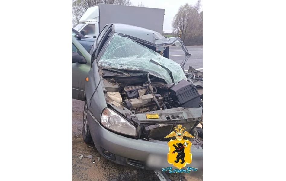 В Ярославской области в ДТП погиб водитель, пострадал пассажир