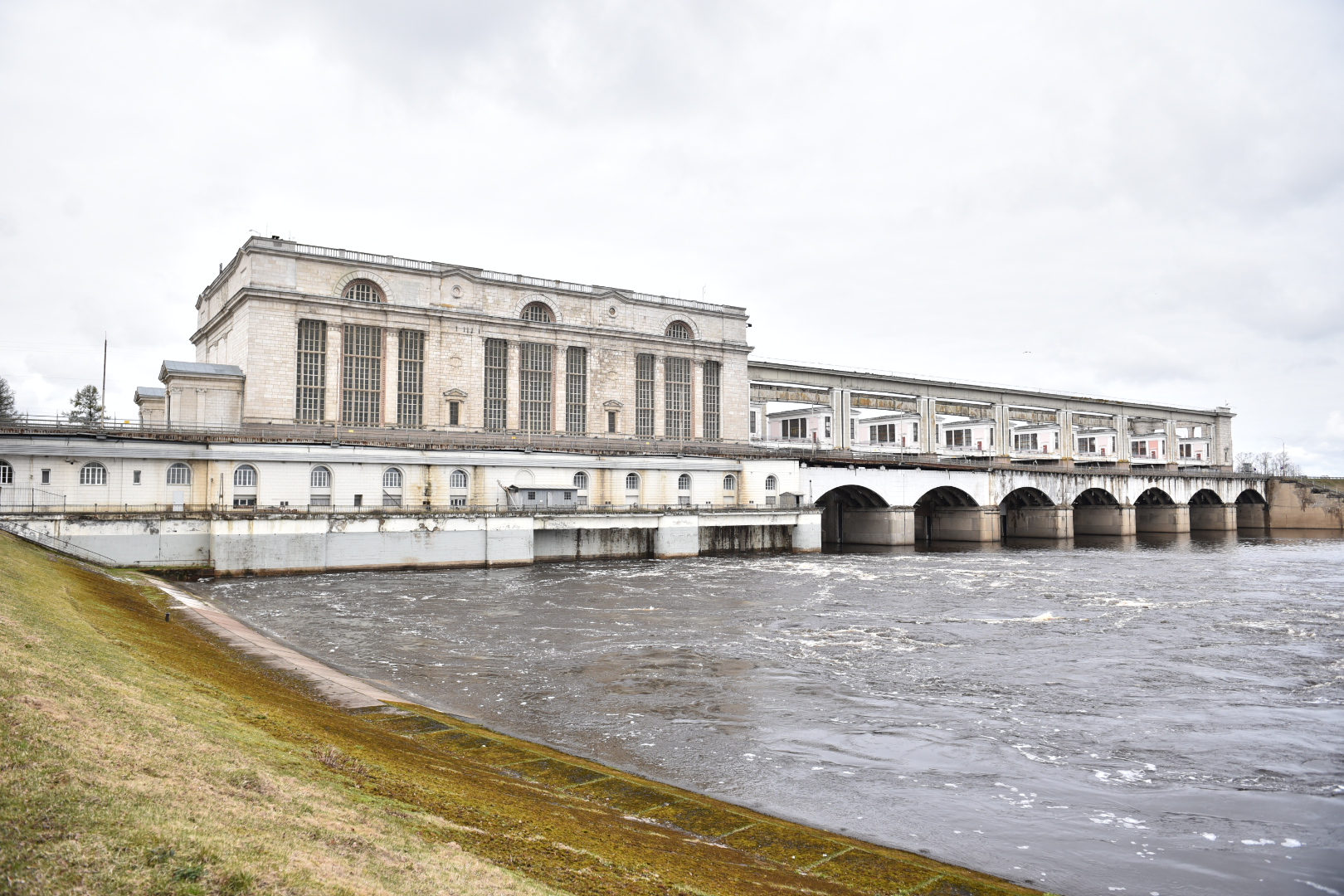 ​Игорь Щеголев и Михаил Евраев оценили гидротехнические сооружения Угличской ГЭС