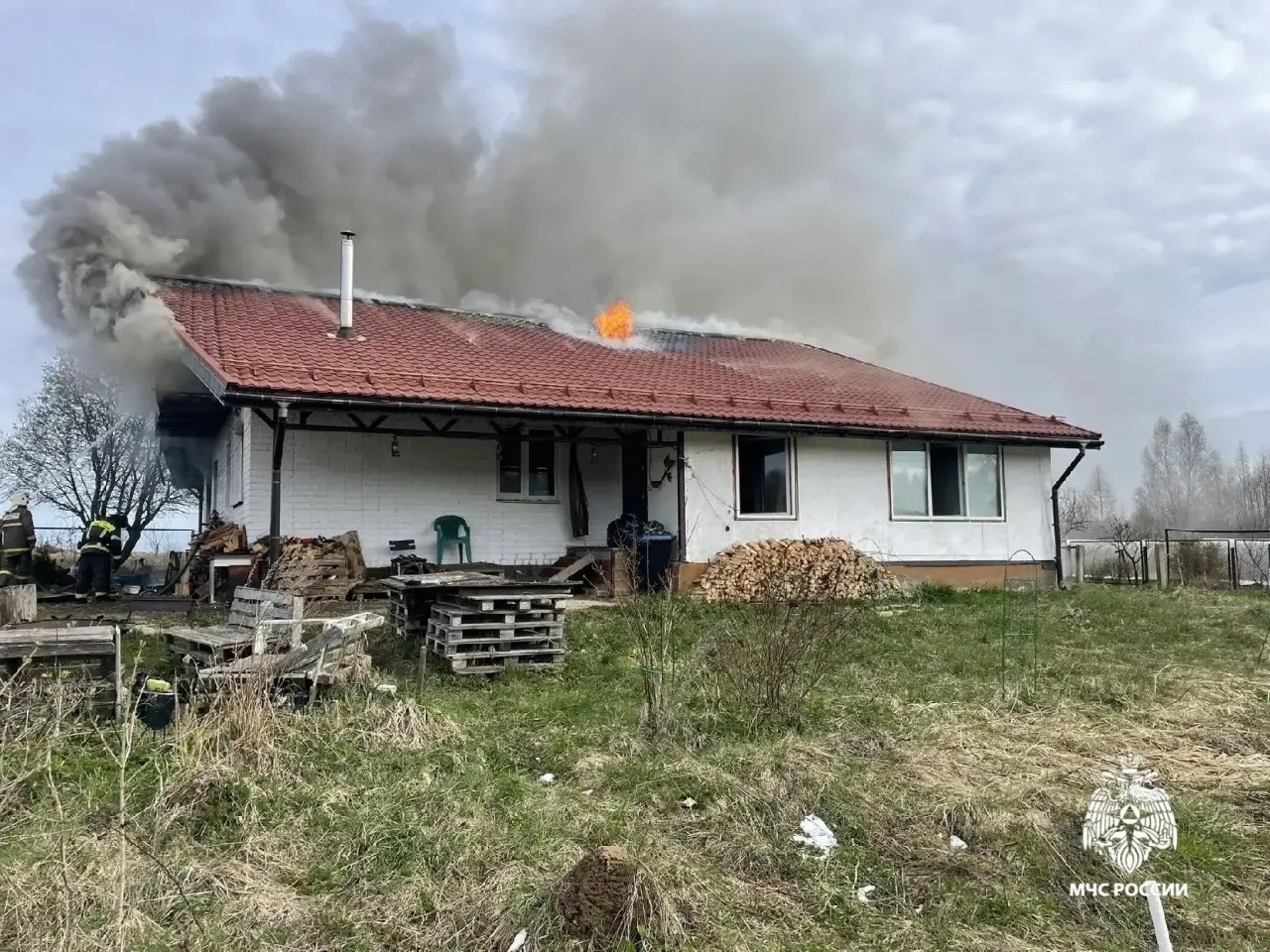 В Ярославской области дом сгорел из-за оставленных на зарядке пауэрбанков