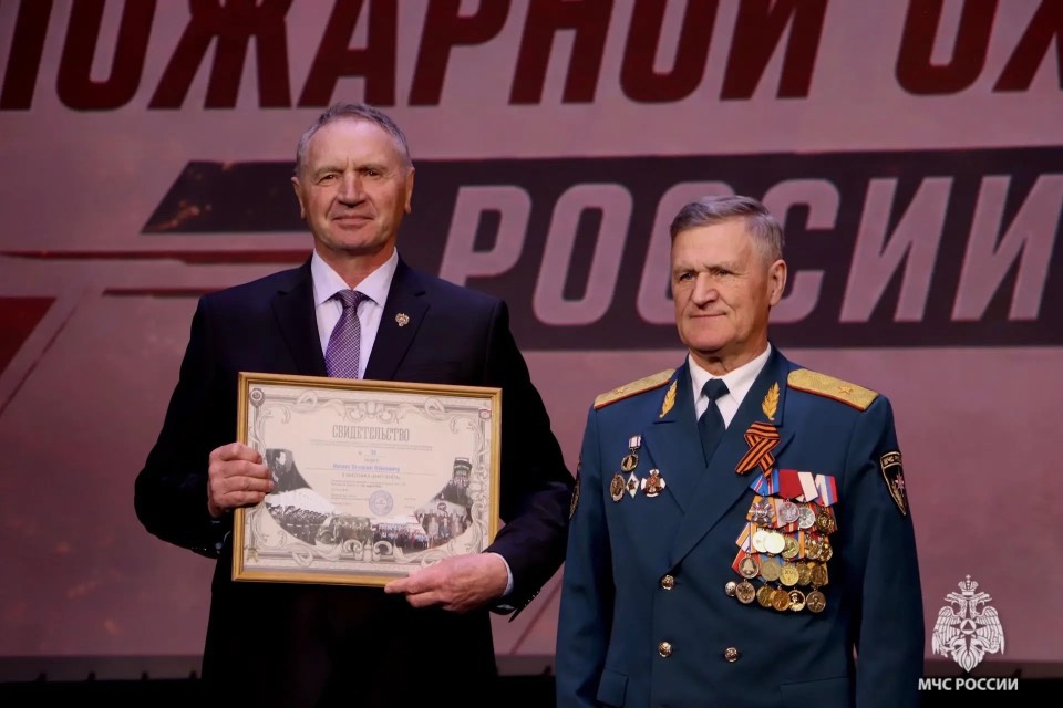 Лучших ярославских пожарных отметили наградами