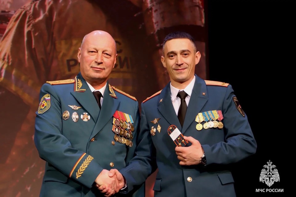 Лучших ярославских пожарных отметили наградами