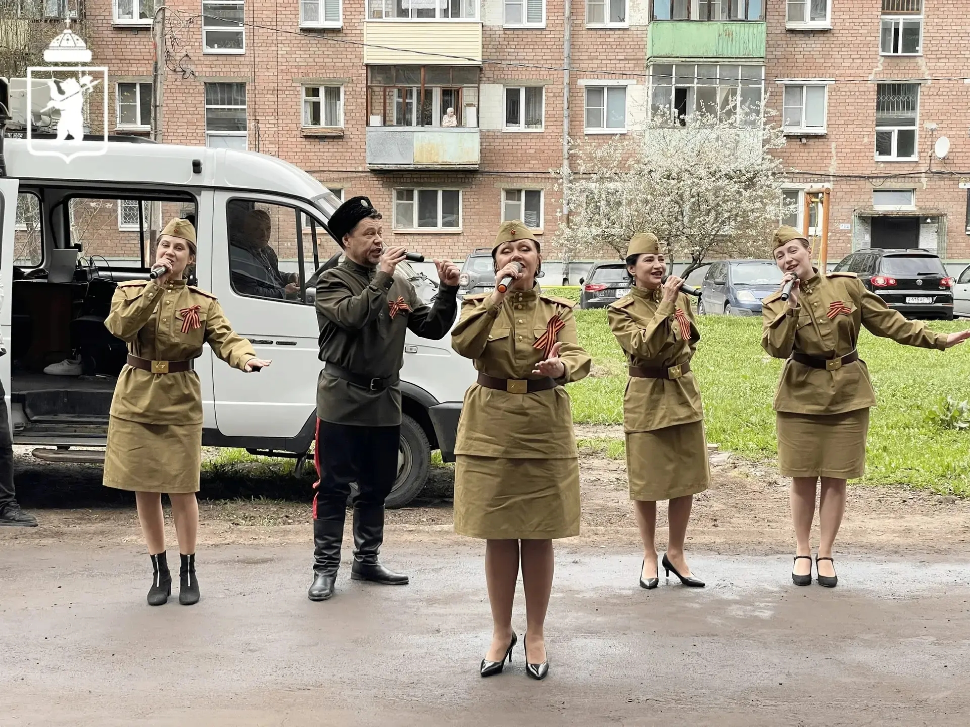 Творческие коллективы в Ярославле поздравляют ветеранов с предстоящим Днем Победы