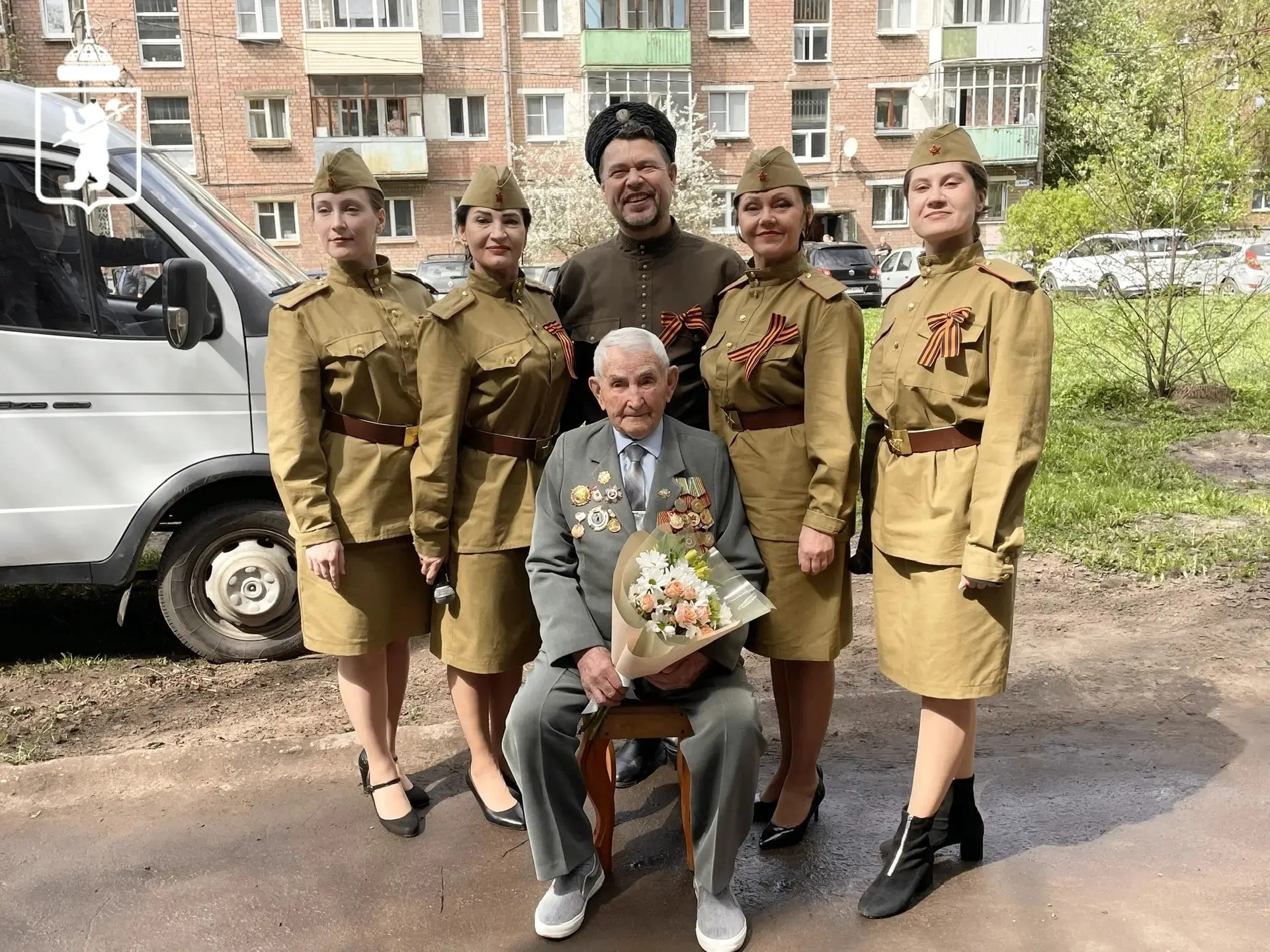 Творческие коллективы в Ярославле поздравляют ветеранов с предстоящим Днем Победы