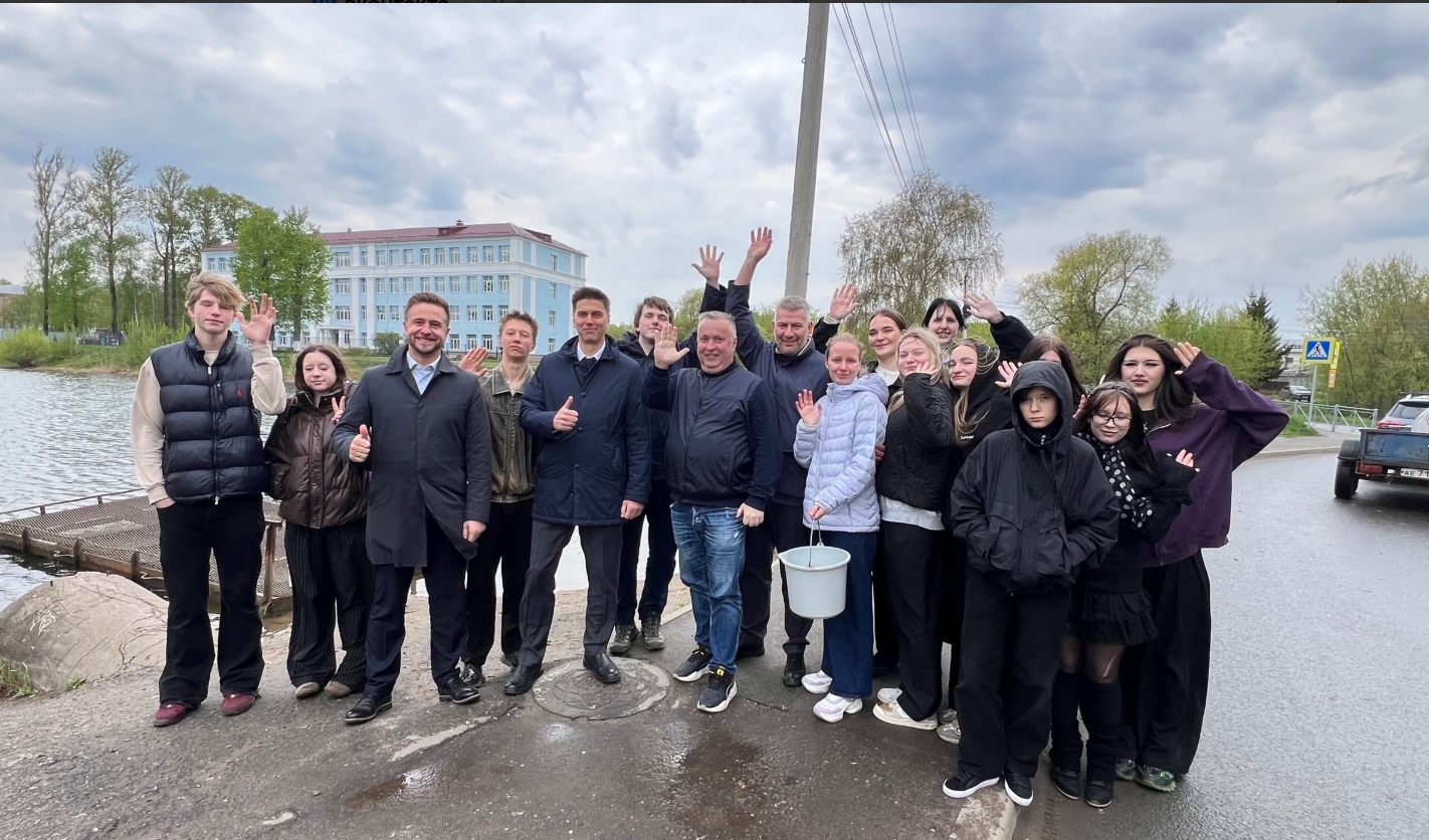 В Петропавловском парке Ярославля в пруд выпустили 40 мальков стерляди