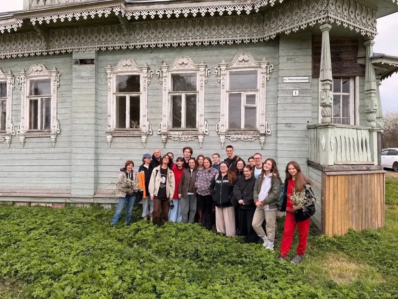 В Ярославской области благоустроили территорию Дома с щуками в рамках молодежного проекта «ОКНа»
