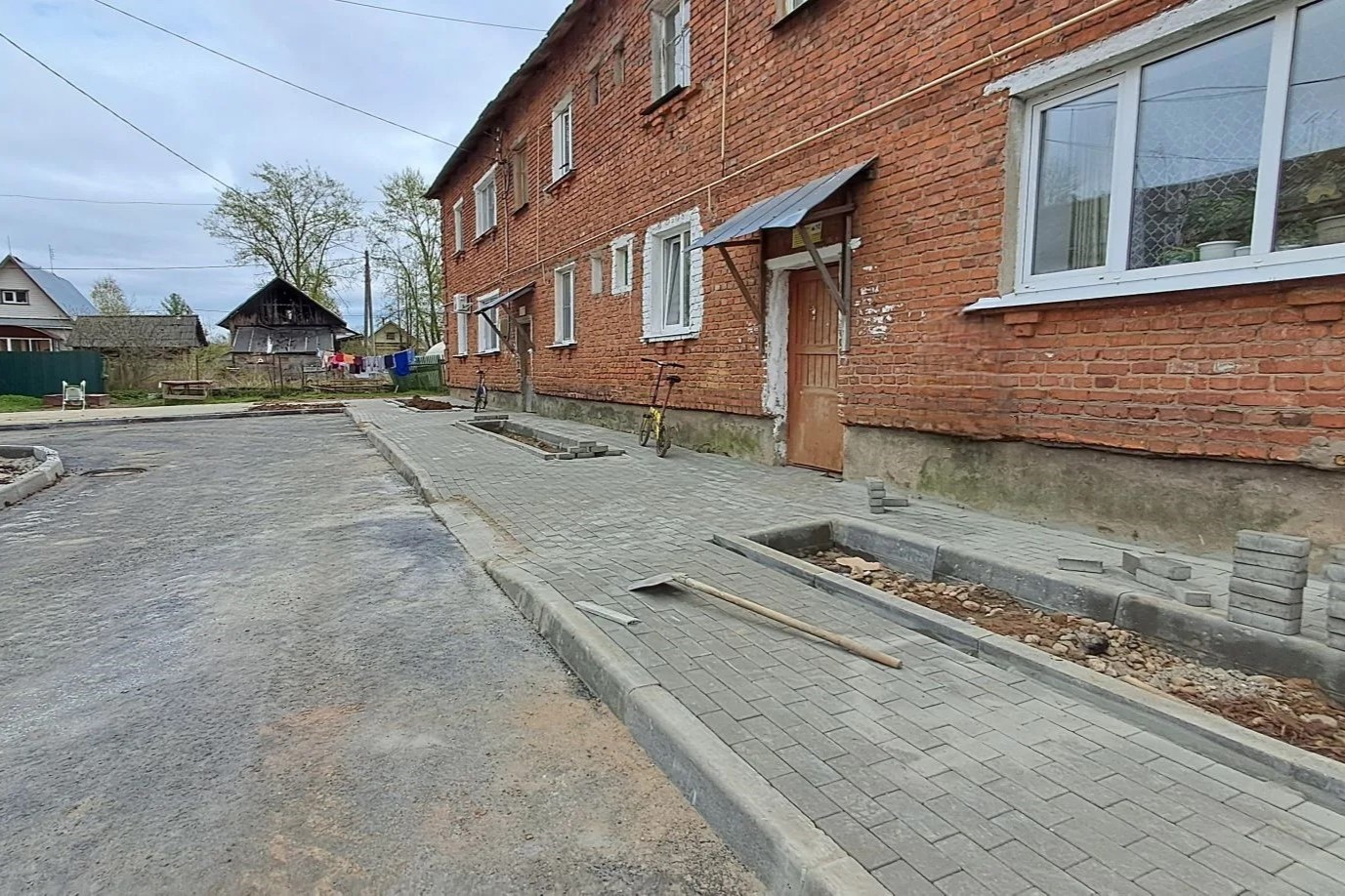 В Ярославской области стартовали ​первые в этом году работы по губернаторскому проекту «Наши дворы»