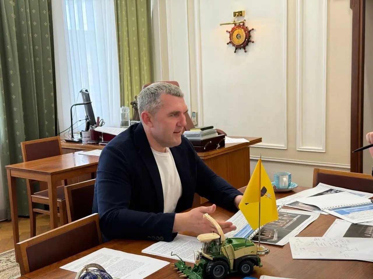 Участник программы «Герои Ярославии» знакомится с возможностями для ярославских сельхозпроизводителей