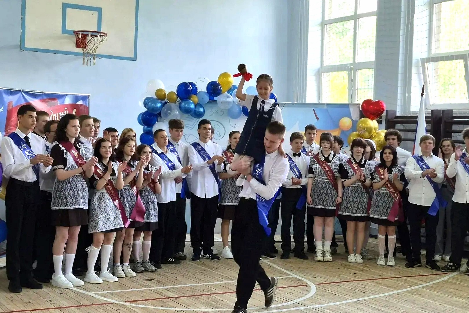 ​Последний звонок для выпускников сегодня прозвучал в школах Ярославской области