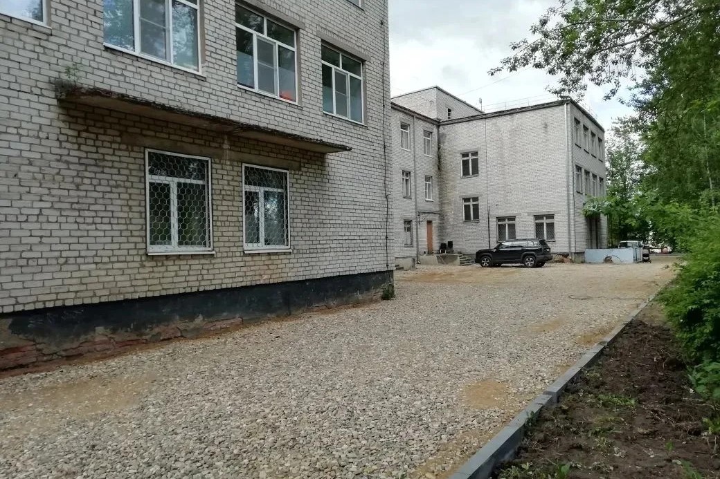 Территории четырех больниц в Ярославской области отремонтируют в 2026 году