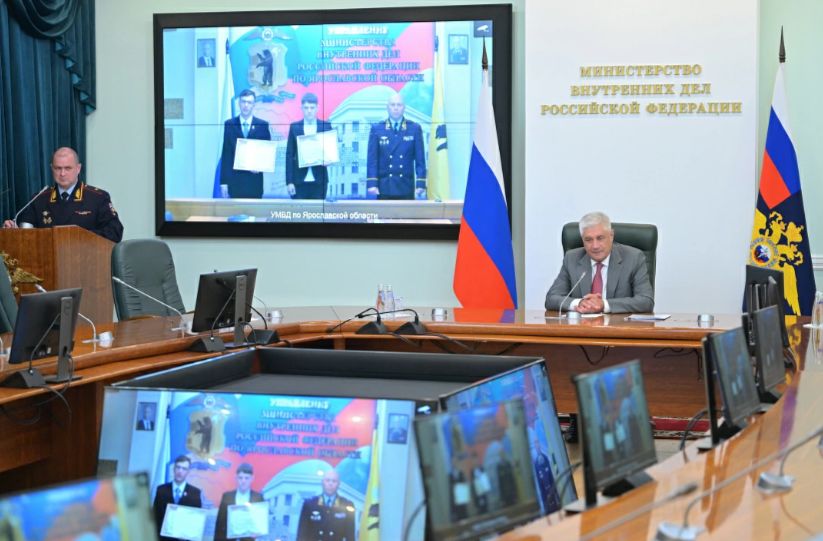 Двух юных ярославцев наградили за помощь в задержании поджигательницы