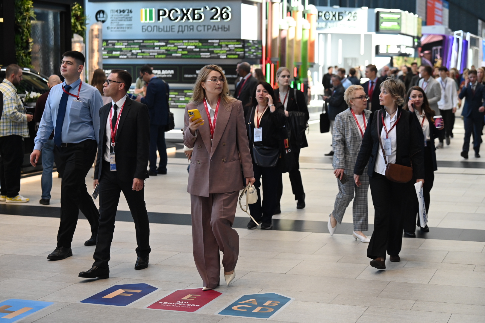 ​Делегация Ярославской области во главе с губернатором Михаилом Евраевым принимает участие в ПМЭФ-2026