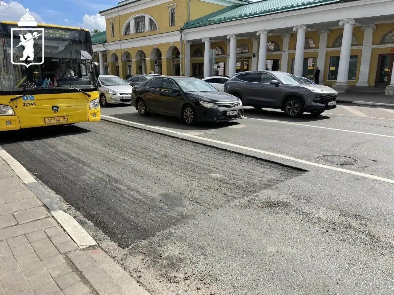 На улице Первомайской в Ярославле начался гарантийный ремонт