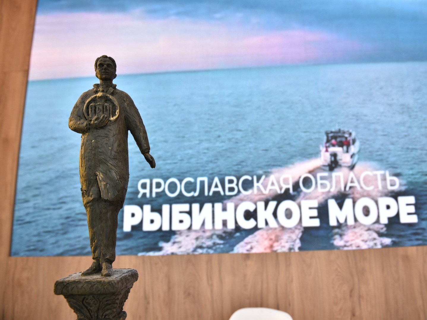 Памятник основателю туристического маршрута Золотое кольцо России Юрию Бычкову откроют в Ярославле