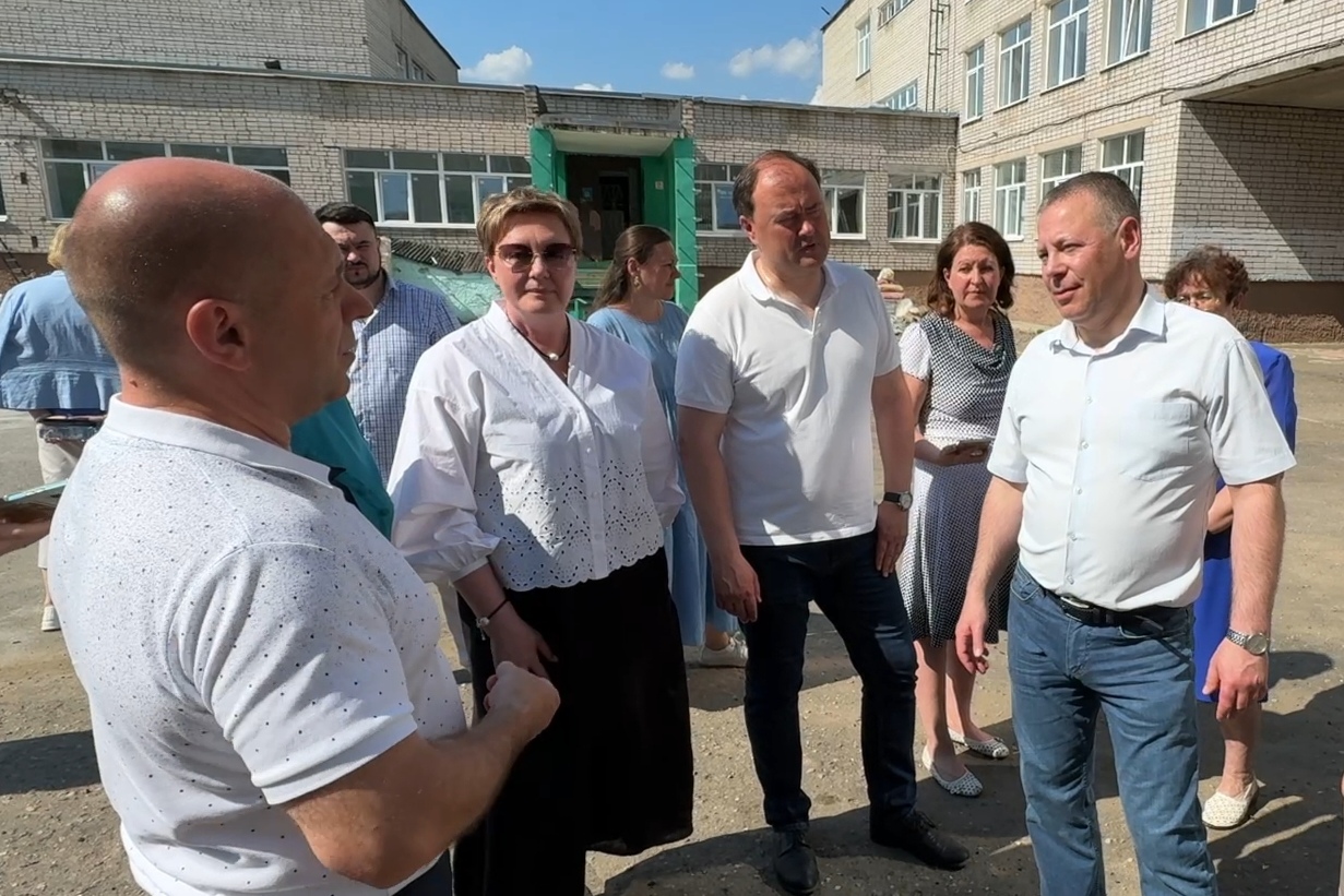 Ярославский губернатор проверил ход капитального ремонта школы в Новом Некоузе
