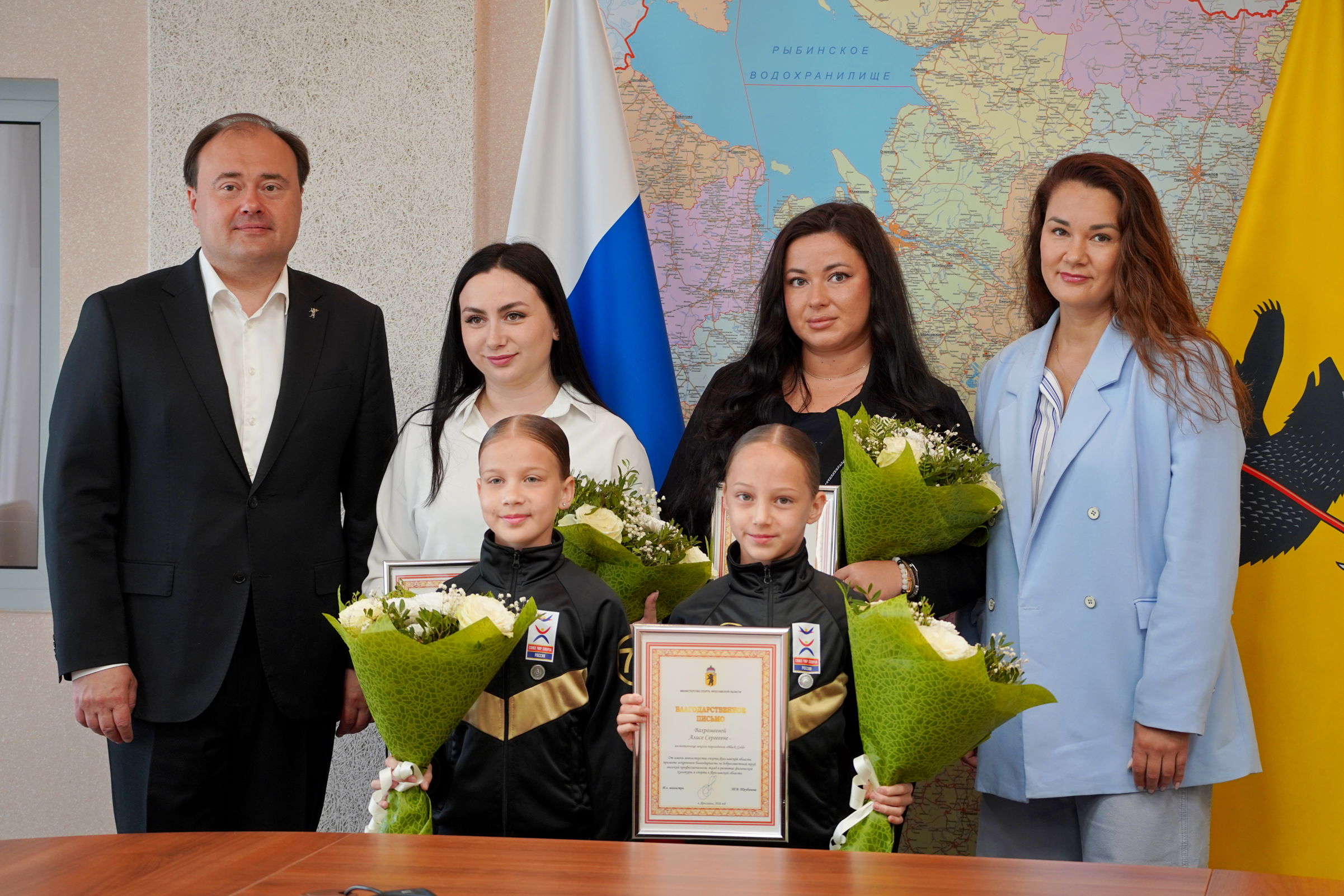 ​Юные чемпионки по чир-спорту из Переславля получили награды в правительстве региона